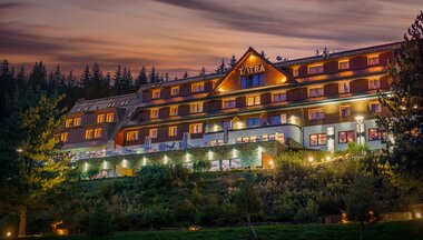 Obklad exteriéru + interiéru - N 3002 hrubý na síti - hotel Tatra Velké Karlovice Obklad exteriéru + interiéru - N 3002 hrubý na síti - hotel Tatra Velké Karlovice