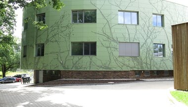 Obklad exteriéru - N 3002 lepený rustikal - nemocnice IKEM Praha Obklad exteriéru - N 3002 lepený rustikal - nemocnice IKEM Praha