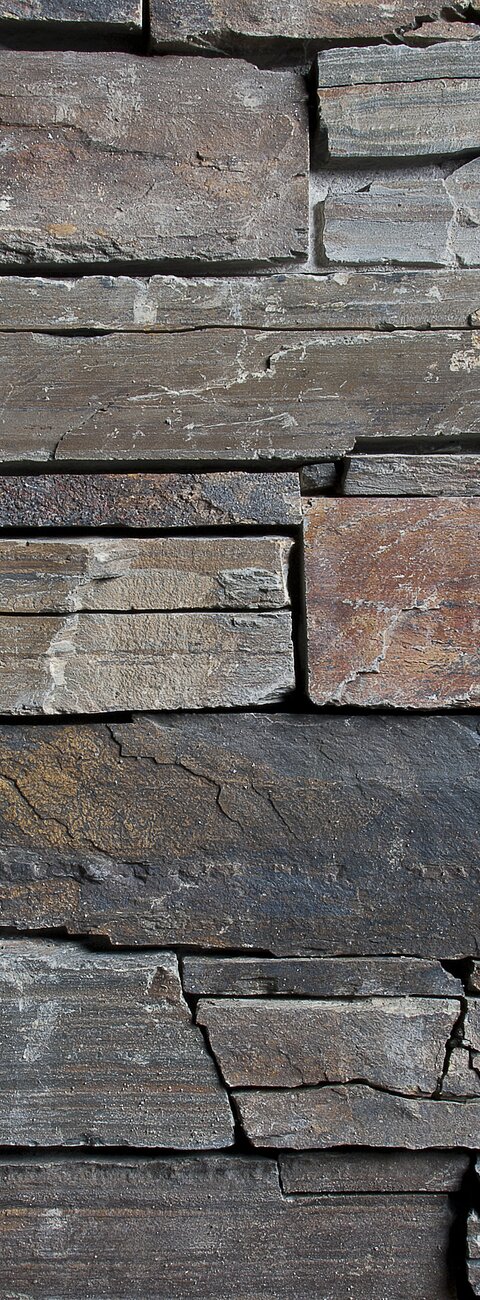 Wallstone N 3002 - Multicolour Slate hrubý na síti